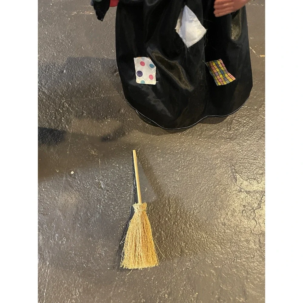 Vintage 1988 Halloween Witch 16